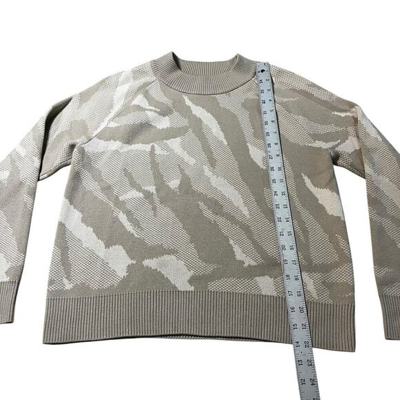Athleta Short Sweater Thermolite Tan Camo Jacquard Crew Neck Merino Wool Size XS - Picture 3 of 6
